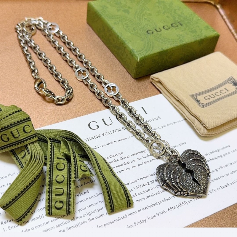G*u*i necklaces